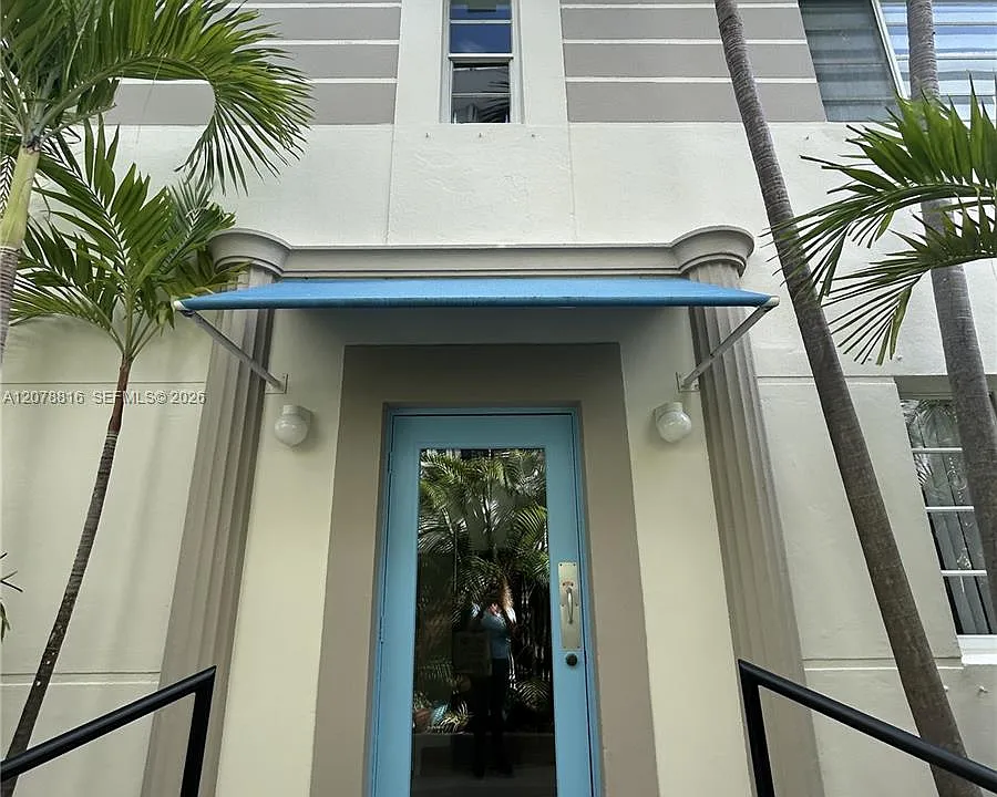 345 Collins Ave #4