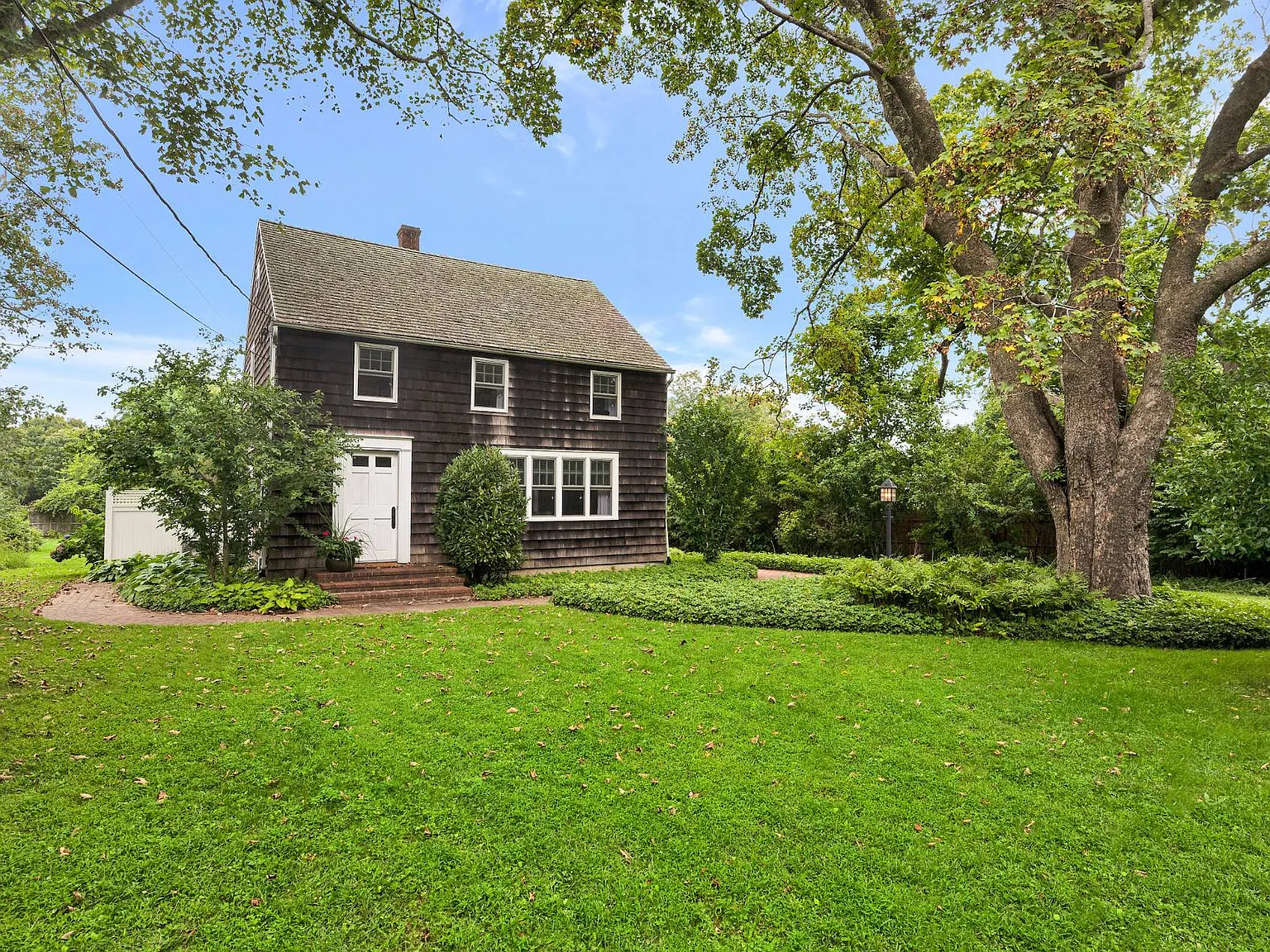 East Hampton Cottage Near Ocean Beaches and Village — Photo 2