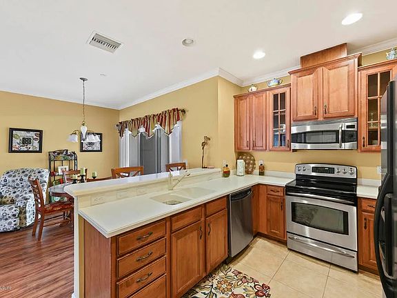 5th image of 6121 Eclipse Cir