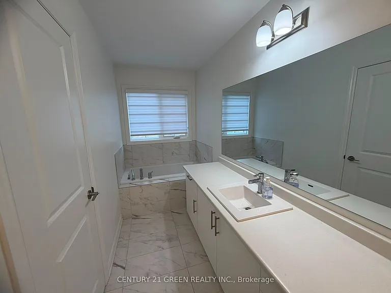 6 Reigate Ave — Photo 15