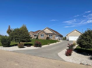 441 Randy Dr, Clinton, IA 52732