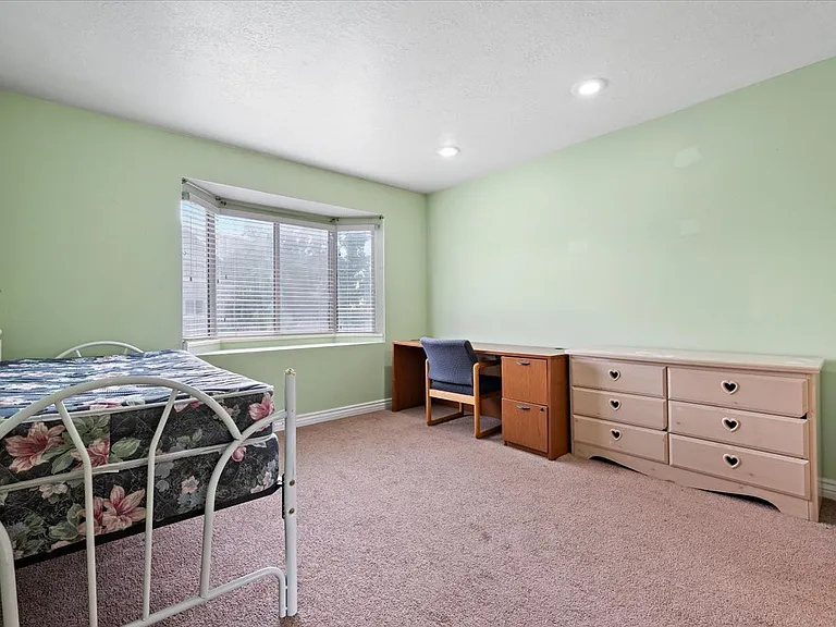 1541 N Riverside Ave #18 — Photo 8
