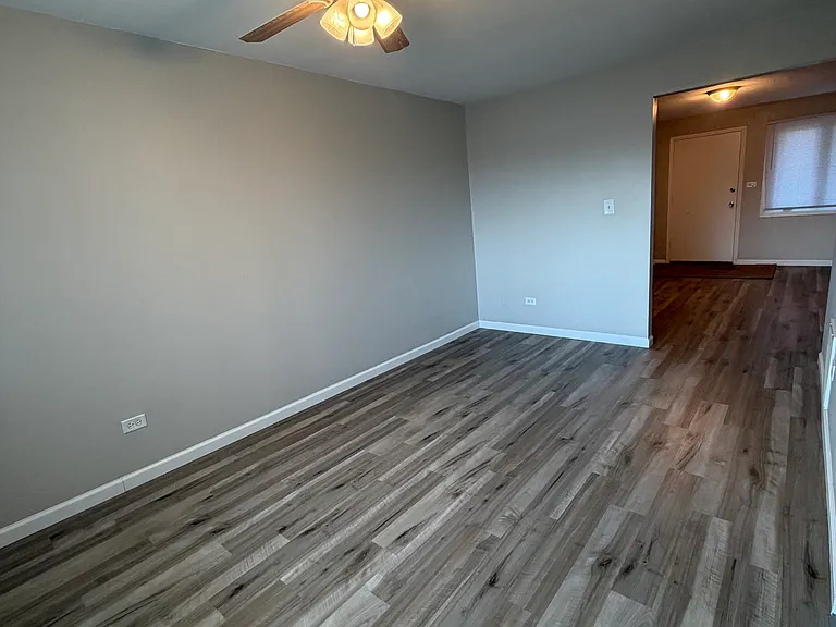 10700 S Roberts Rd #1 — Photo 3