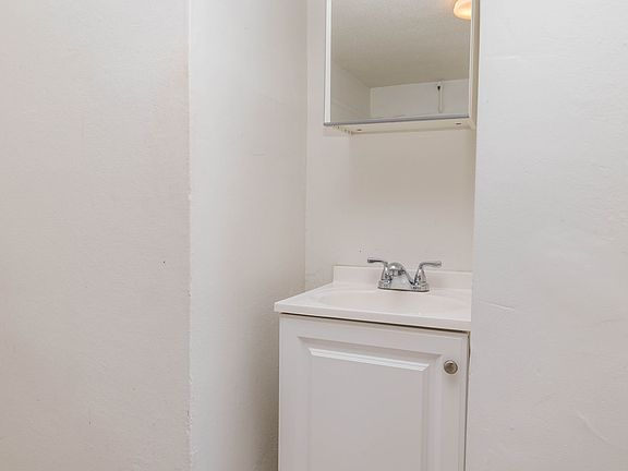 2nd image of 581 Ofarrell St #504