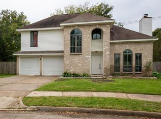 210 Briarglen Ln, La Porte, TX 77571
