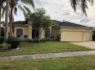818 Greenview Dr, Apollo Beach, FL 33572