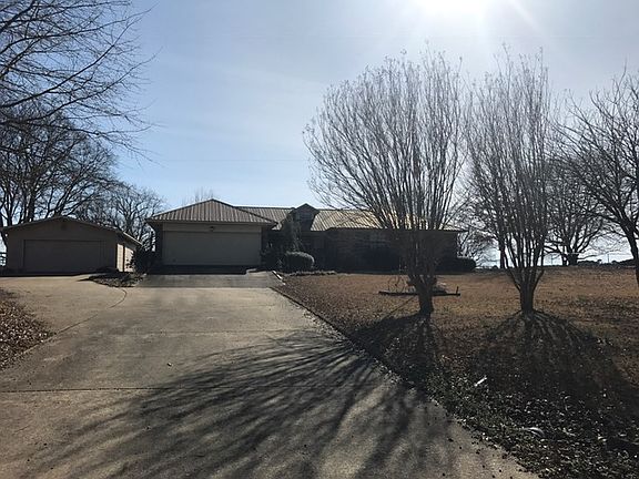 FRONT OF 2691 EDGEWOOD DRIVE