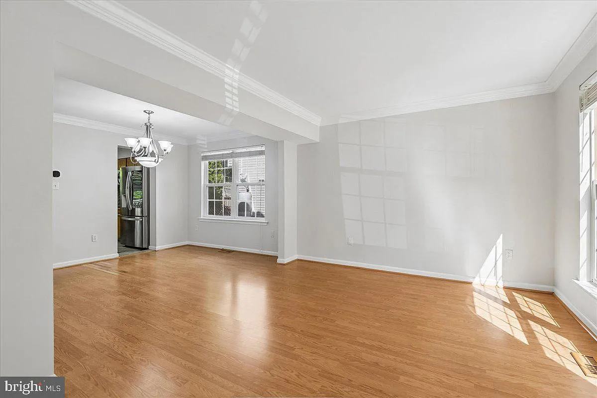 4 bed, 3.5 bath, 2160 sqft, $4,500 — Photo 4