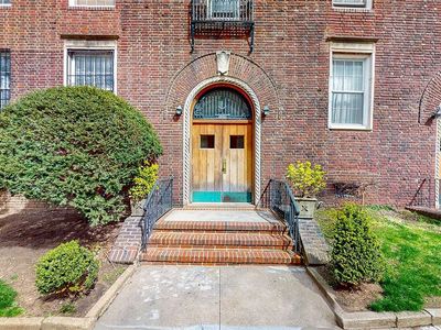 3711 84th St APT 1, Flushing, NY, 11372