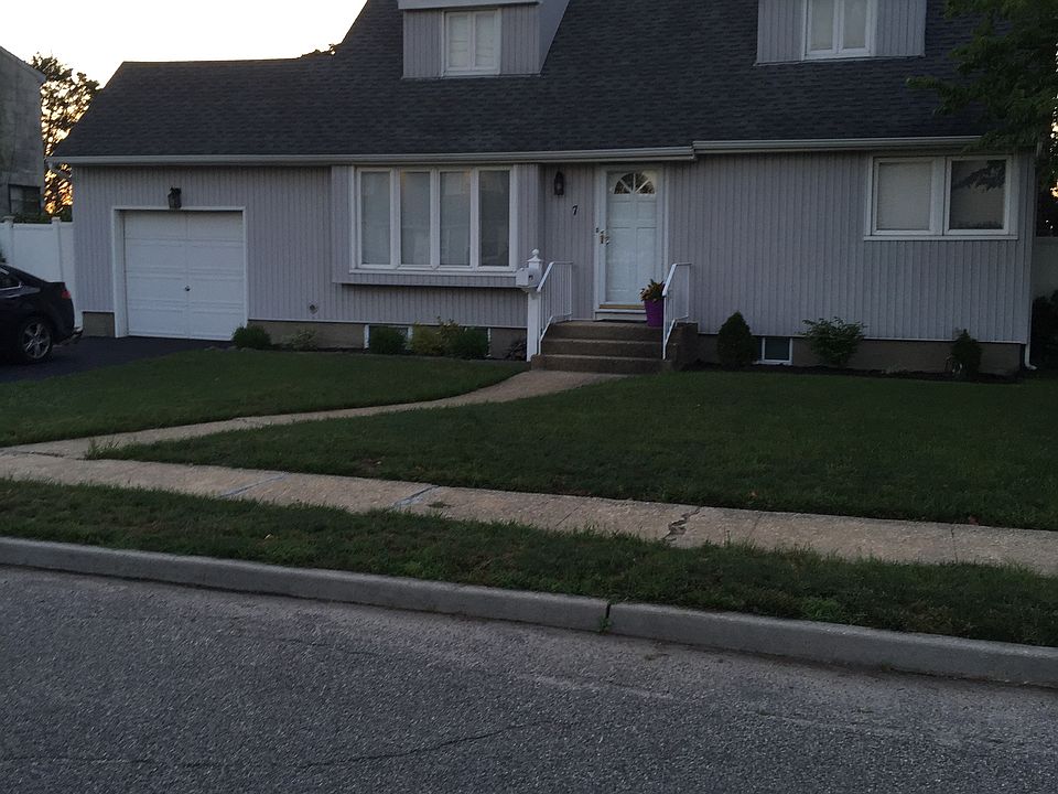 1st image of 7 Eastwood Dr
