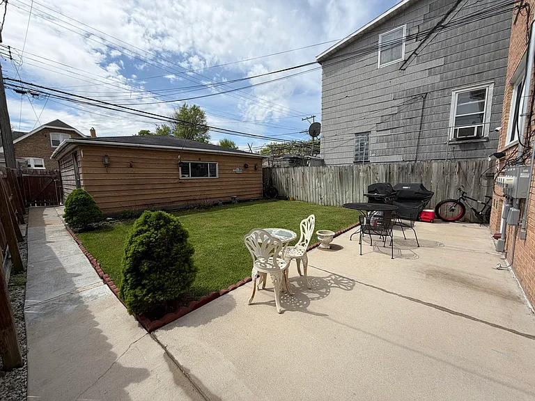 6031 W Addison St #1 — Photo 11