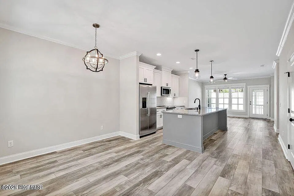 3 bed, 2.5 bath, 1840 sqft, $2,295 — Photo 4