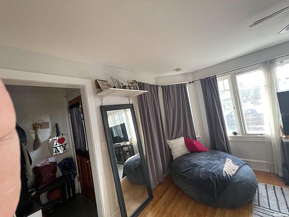 3rd image of 212 Warren Ave SE