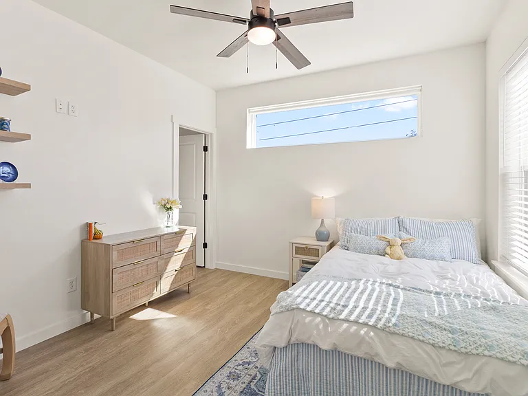 211 W Symmes St #101 — Photo 15