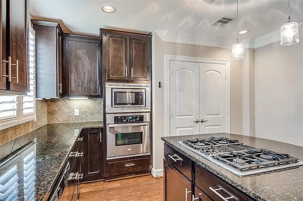 3 bed, 3.5 bath, 2108 sqft, $3,100 — Photo 4