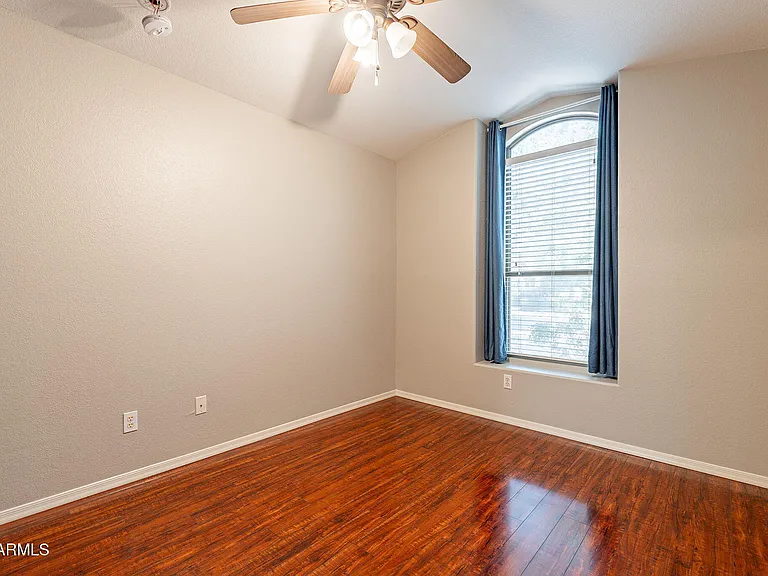491 E Devon Dr — Photo 24