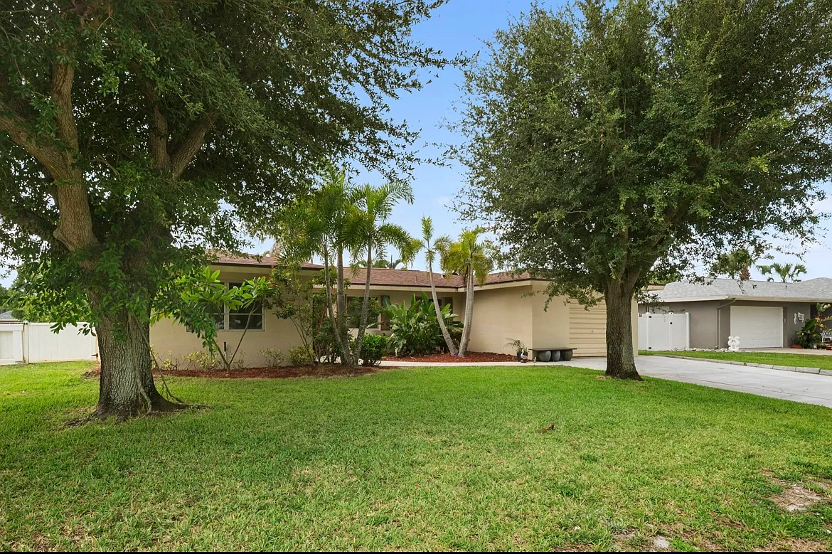 3 bed, 1690 sqft, $3,275 — Photo 3