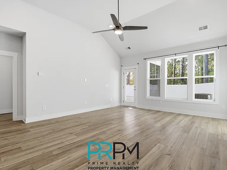 6 Thornfield Dr #1 — Photo 3