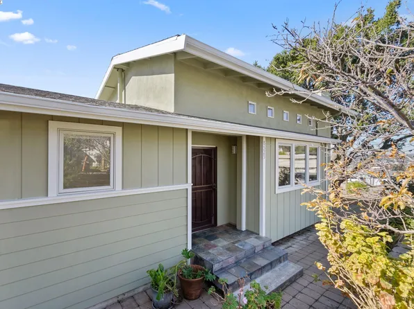 8525 Seneca St, Oakland, CA 94605