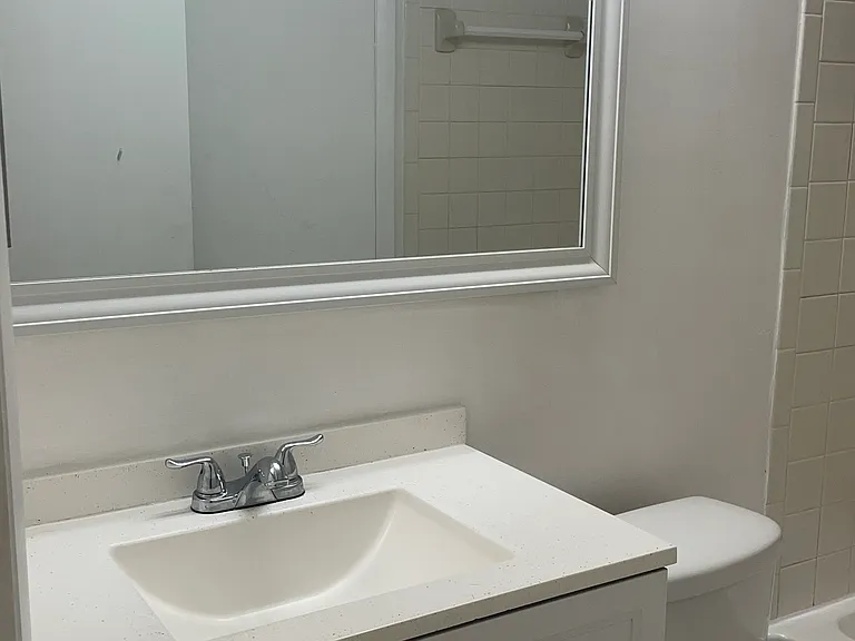 2811 N Oakland Forest Dr #206 — Photo 12