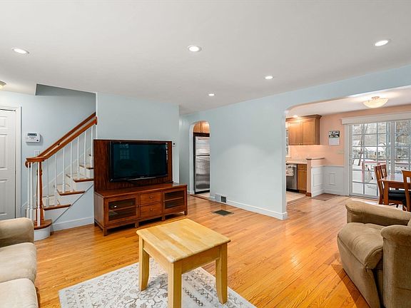 5th image of 25 Wyman Rd