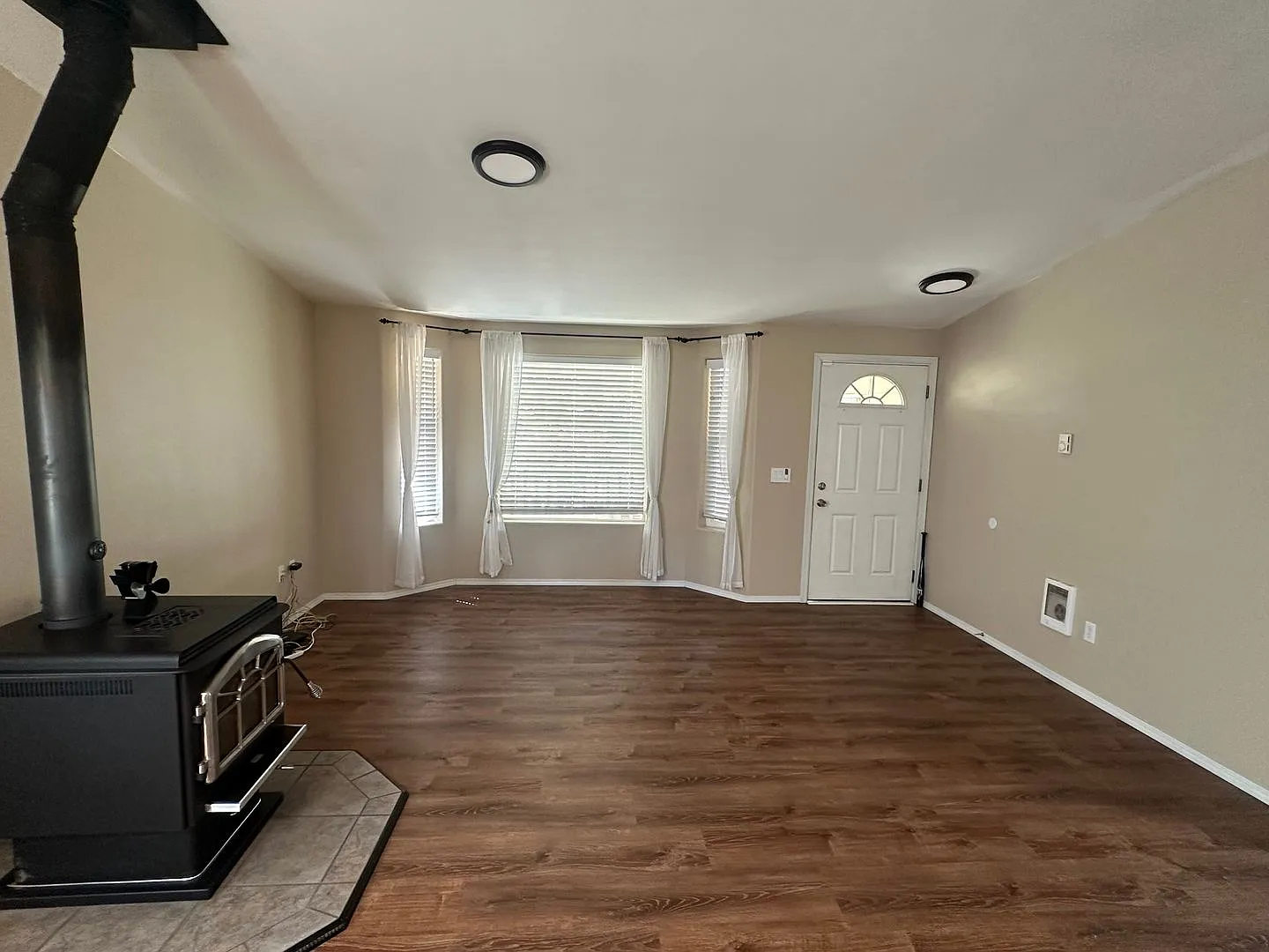 Your Private Lake Retreat Awaits in Clearwood — Photo 4