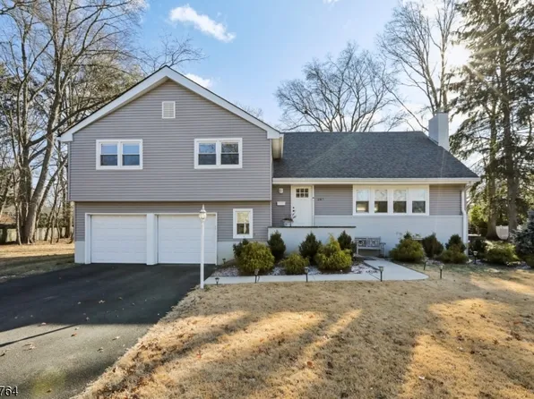 287 Country Club Dr, Oradell, NJ 07649