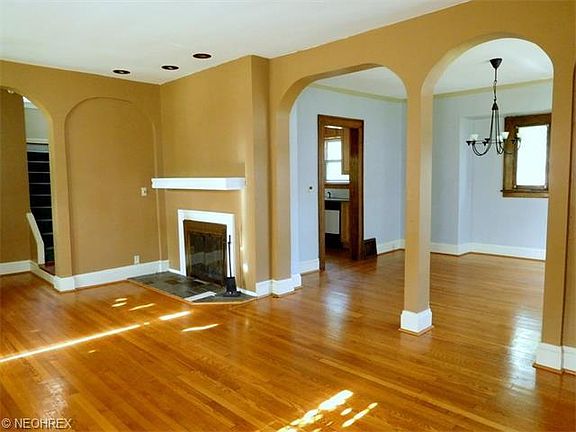 4th image of 1537 Mars Ave