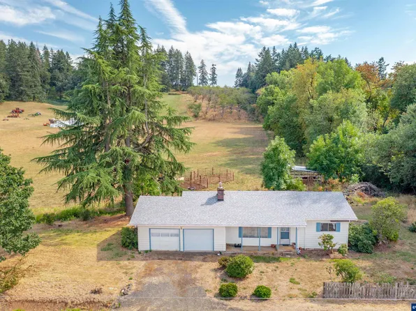 2555 N Oak Grove Rd NW, Salem, OR 97304