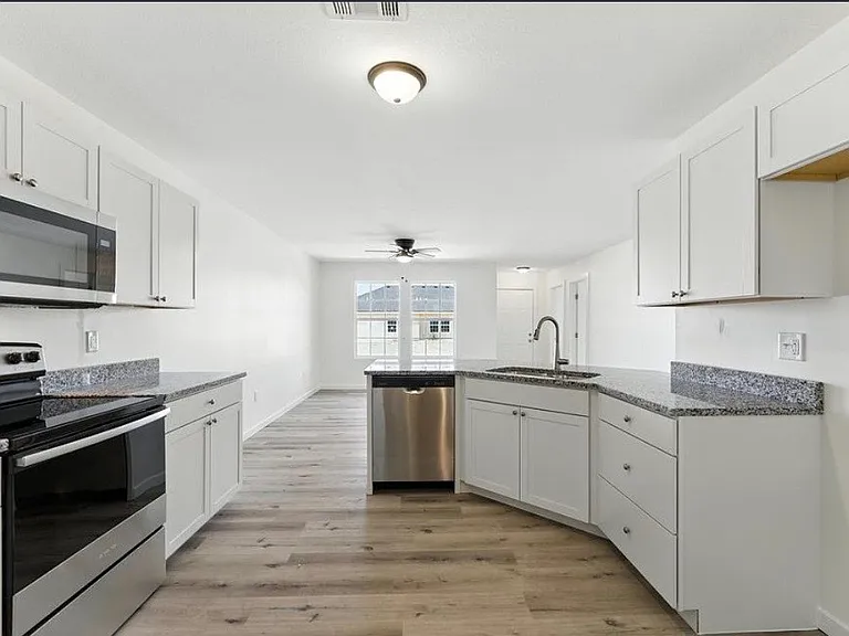 1148 Harbor Dr — Photo 5