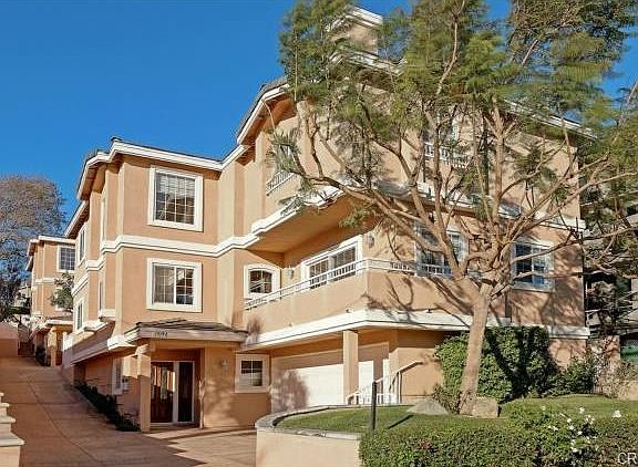 Front and Backyard Detached Townhouse