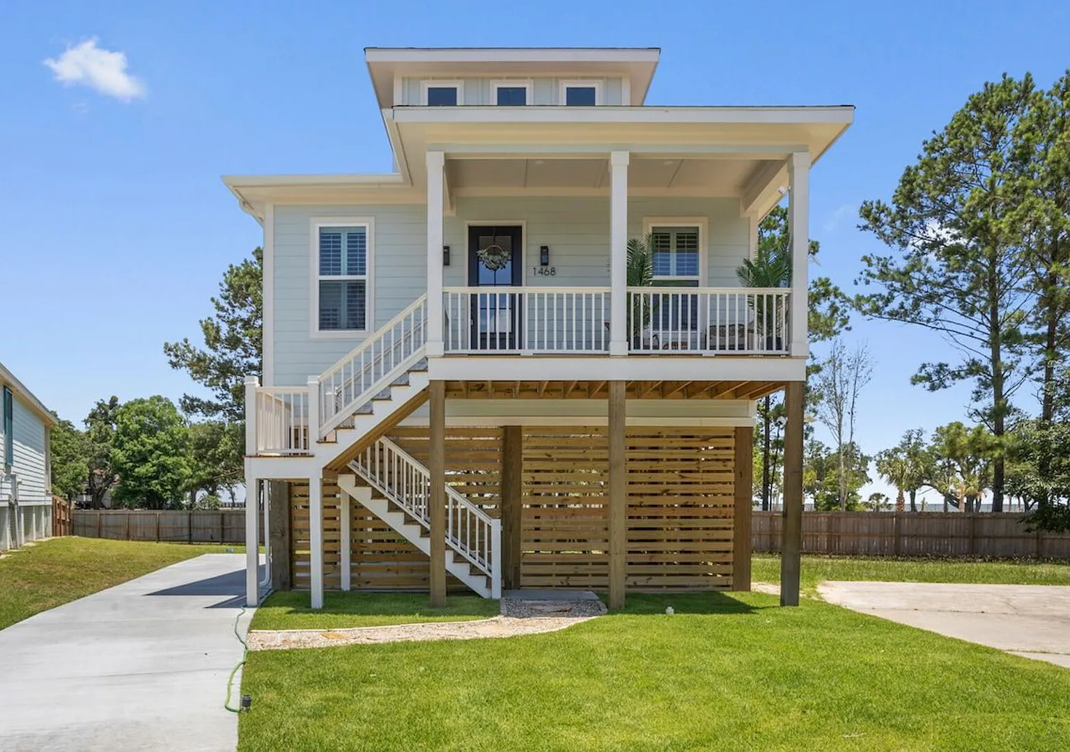 Seaside Serenity Boutique Home-Walk to beach! — Photo 1