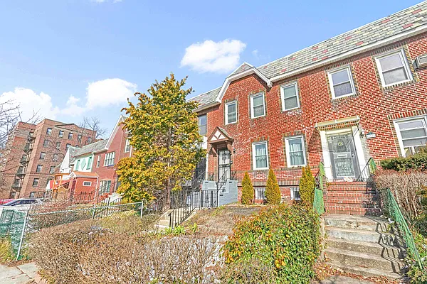 Sold by Mitra Hakimi Realty Group, LLC | media 3