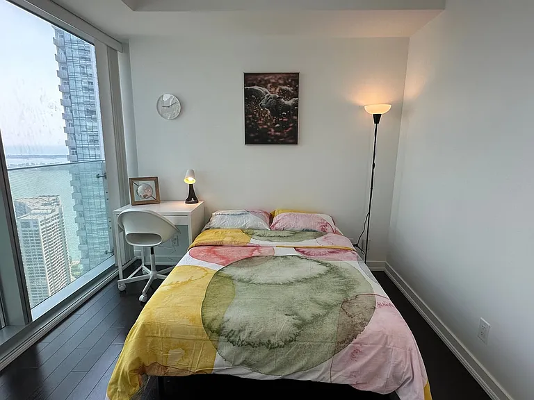 12 York St #5309B — Photo 2