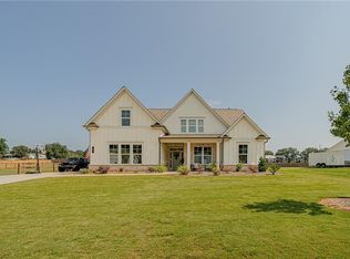 77 Wallace Dr, Winder, GA 30680