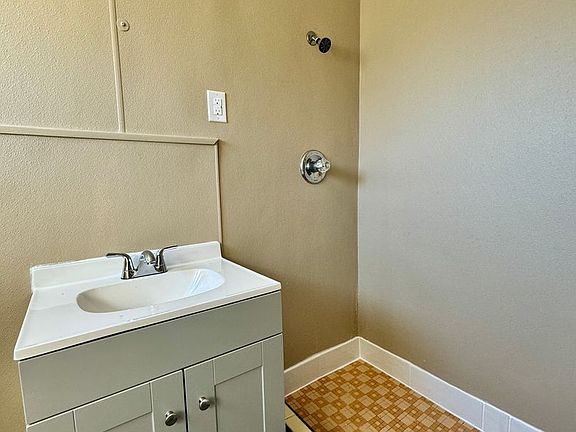4th image of 1018 W Lexington Ave #20