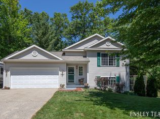 7517 E Maplevalley Ct, Howard City, MI 49329