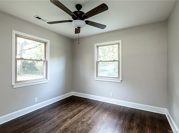 5th image of 1025 S Main Ave