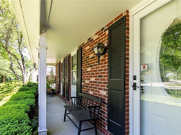 4th image of 1550 Winslow Dr