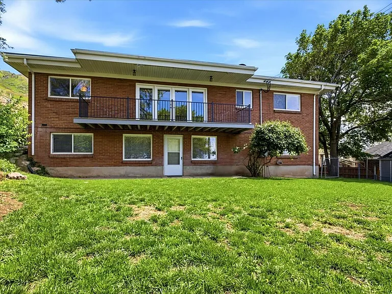 3036 S Sequoia Dr — Photo 4