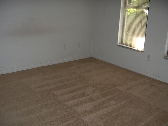 3rd image of 113 Larkspur Dr