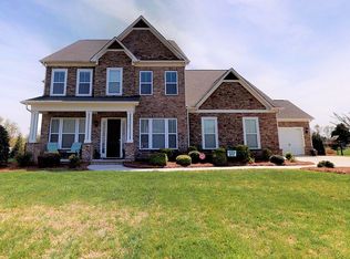 1121 Lafayette Park Ln, Matthews, NC 28104