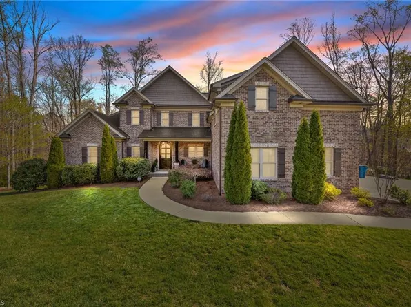 8404 Robert Mohr Ct, Greensboro, NC 27455