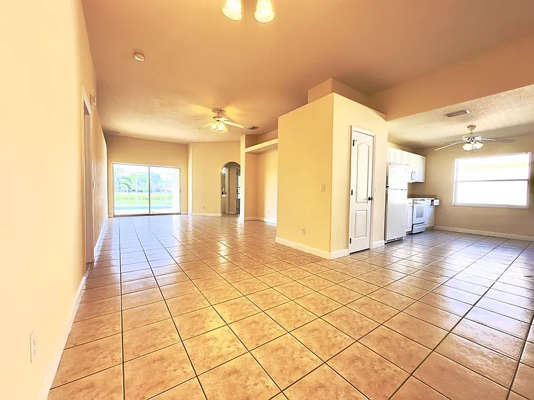 565 Limerick Dr — Photo 23
