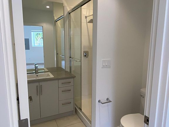 5th image of 11416 NE 92nd St #B