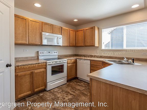 4th image of 521 E 28th Street Dr
