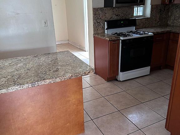 4th image of 9229 NW 33RD AVE Road
