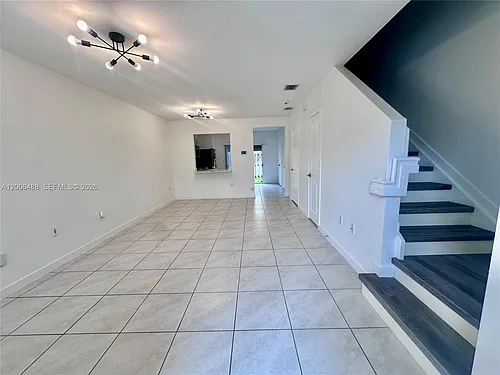 540 NE 5th Ln Photo 1