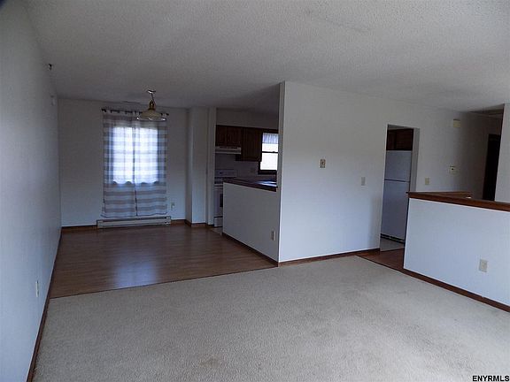 5th image of 22 Chesterwood Ct