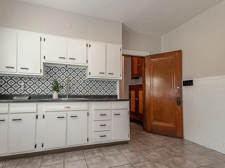 10705 Saint Mark Ave — Photo 19
